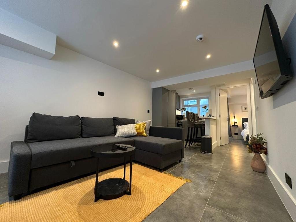 Two Bedroom House In Kilburn Londres Exterior foto