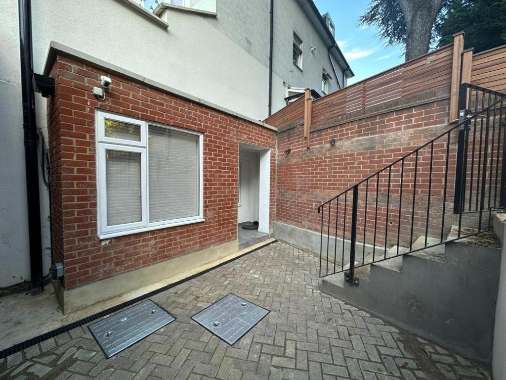 Two Bedroom House In Kilburn Londres Exterior foto
