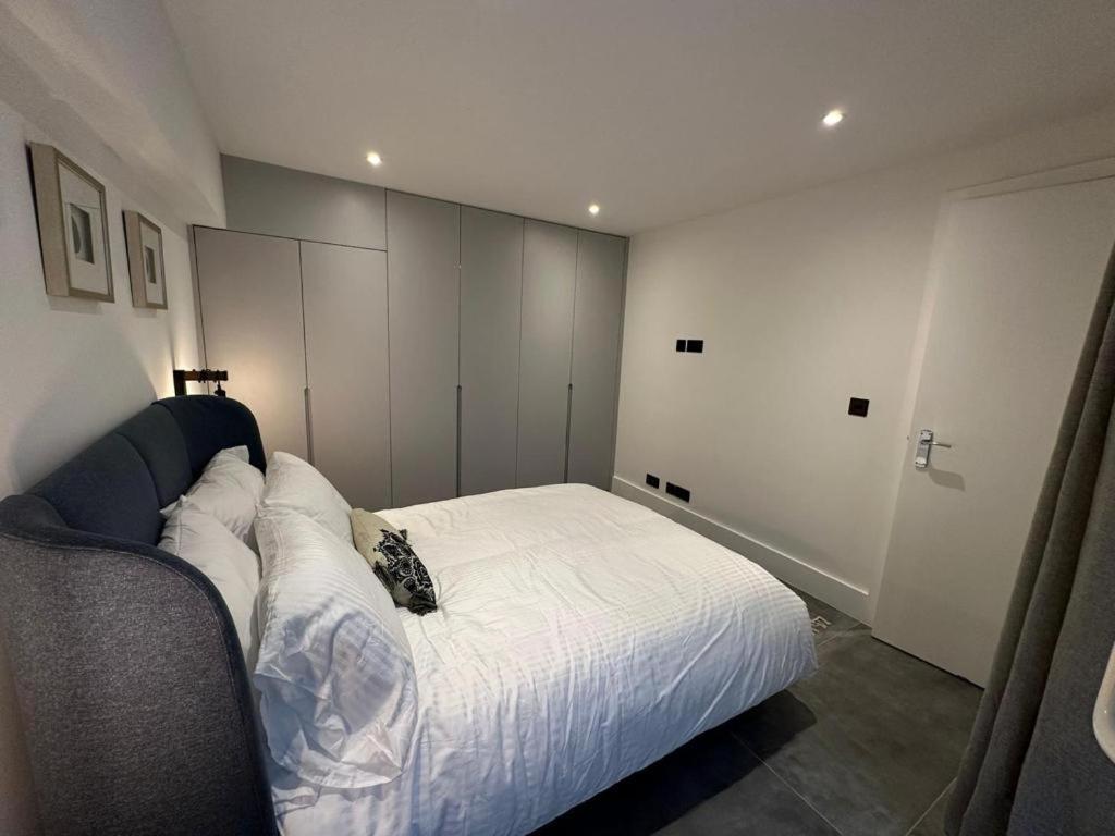 Two Bedroom House In Kilburn Londres Exterior foto